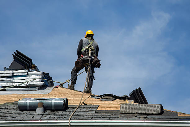 Professional Gutter Installation technician working in Coopersville, MI
